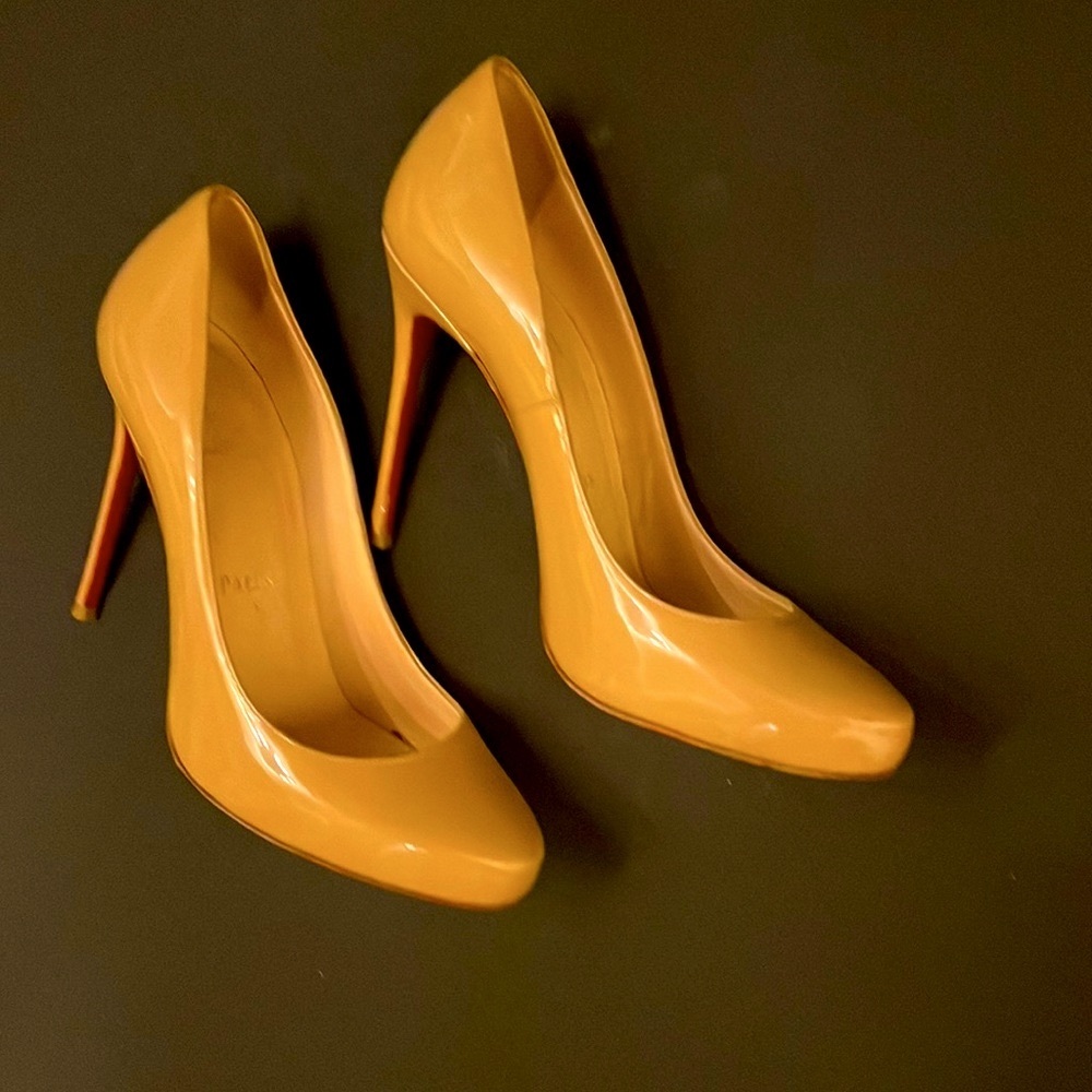 Christian Louboutin Beautiful Tan Nude Patent Leather Heels